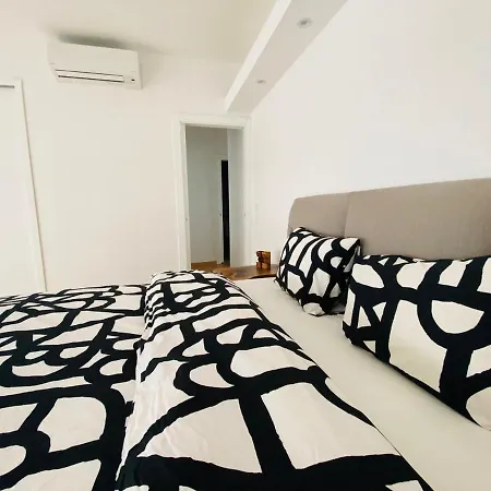 Bosphorus Dominant Renovated 120m With Breathtaking View Istanbul
